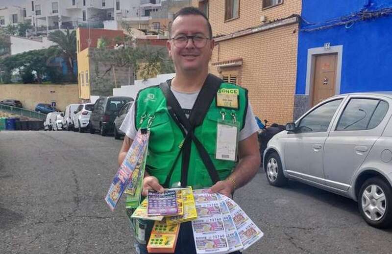 El vendedor Juan José Vega fue el encargado de reparir la suerte/C7.